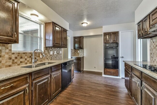 Photo - 16626 Royal Mile Ln