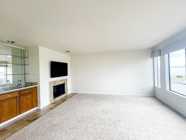 Photo - MARINER MANOR IS A PEACEFUL SOUND VIEW CONDO