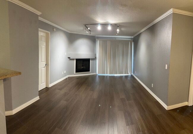 Building Photo - 21450 Burbank Blvd Unit 201 Rental