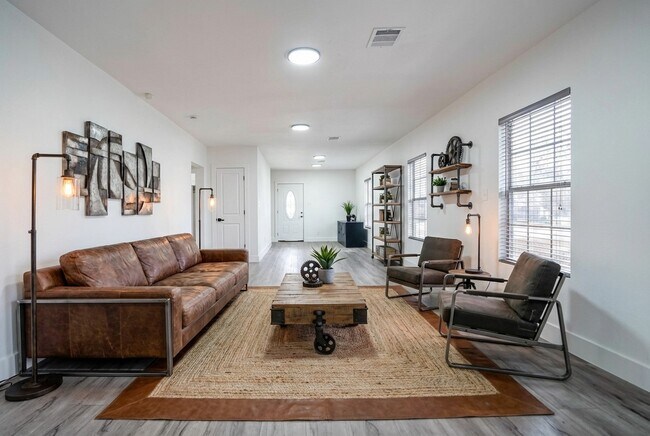 Photo - 8505 Denby St