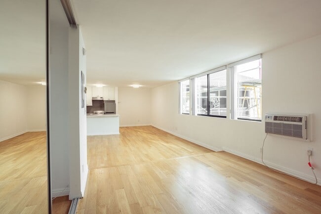 Photo - West Knoll Plaza Apartments