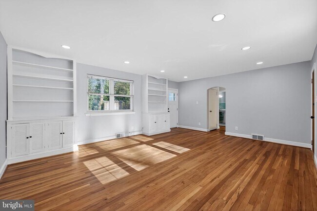 Photo - 109 W Park Blvd