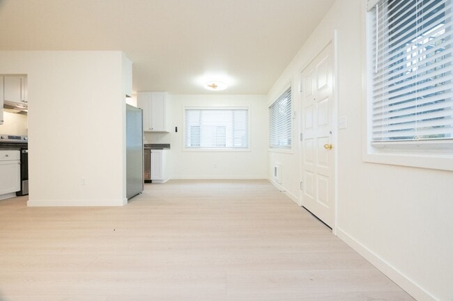 Building Photo - Fully Renovated 2 Bedroom in the Heart of ... Unit CI1931