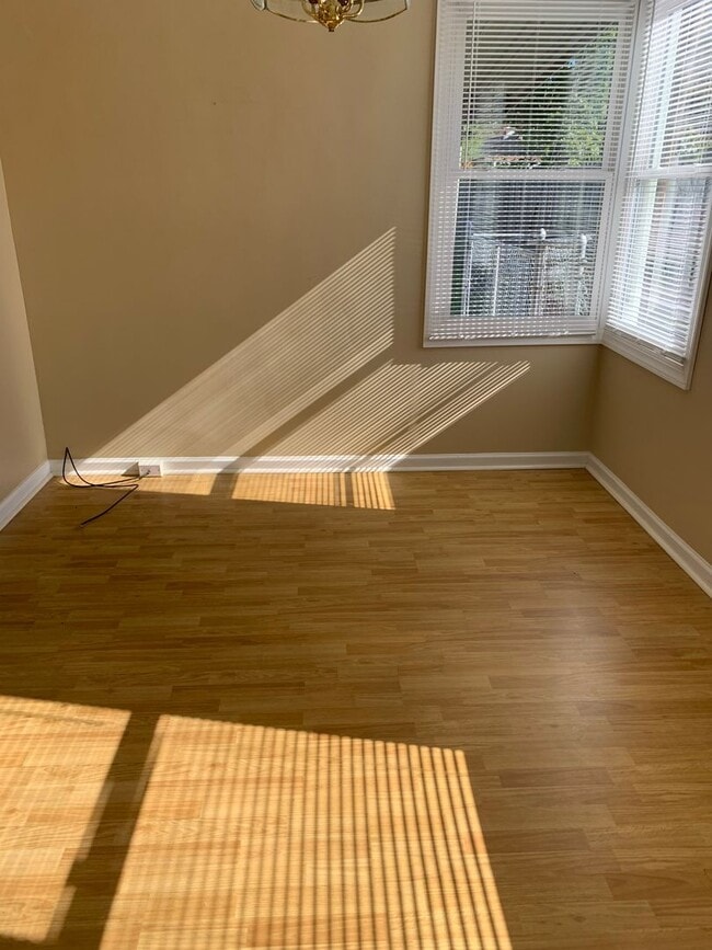 Photo - 2 Bedroom/1 bath Brick Duplex  Kingsport, TN