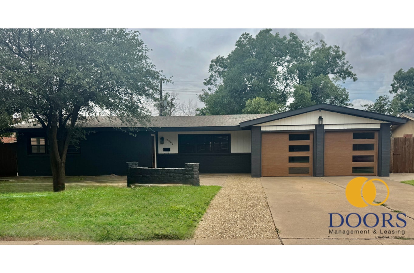 Beautifully Updated 3/2/2 with Open Concept and Tons of Storage! - Beautifully Updated 3/2/2 with Open Concept and Tons of Storage!