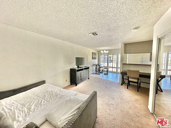 Building Photo - 3600 Bagley Ave Unit #107 Rental