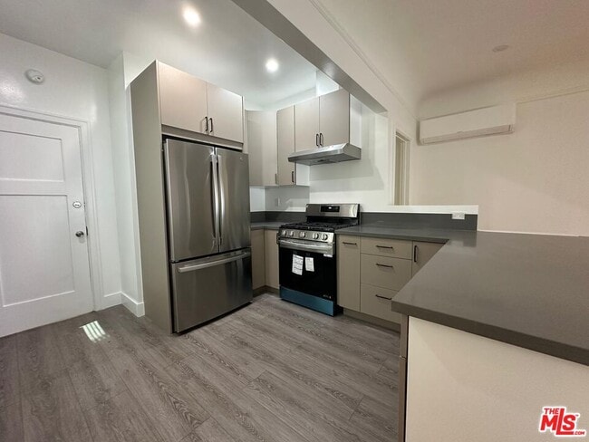 Photo - 856 S Gramercy Pl