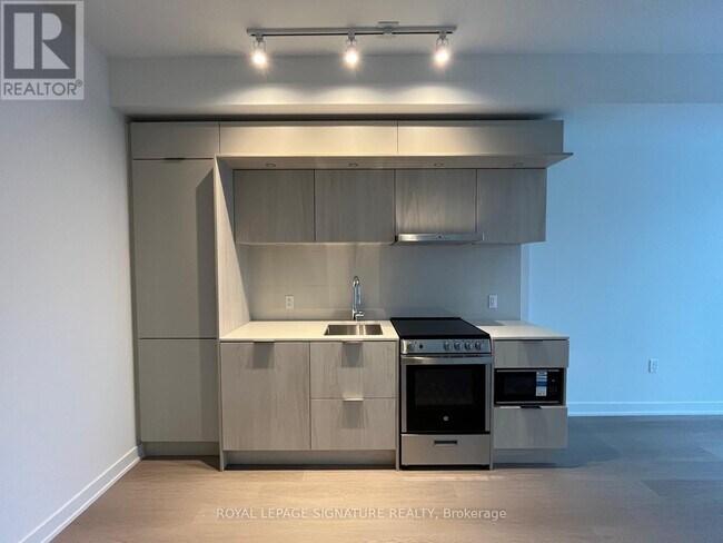 Photo - 448 Burnhamthorpe Rd W Unit 312