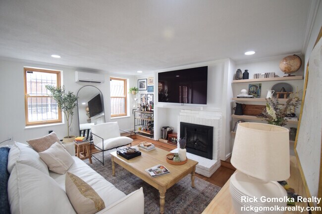 Photo - 249 W Newton St Unit 1