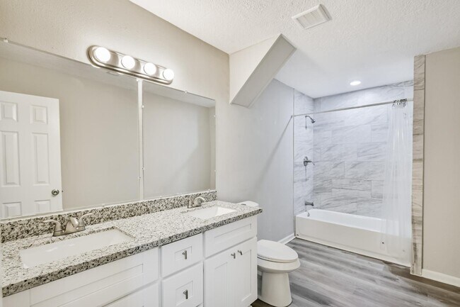 Photo - 305 Red Haven Dr