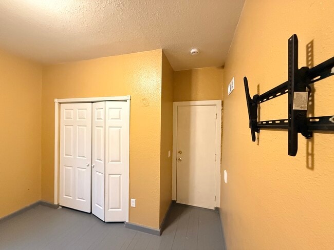 Building Photo - 3108 Oakland Ave Unit 3