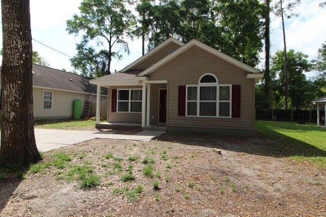 Building Photo - 3-Bedroom Available Now!