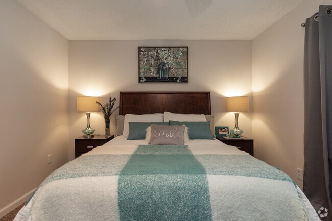 2HAB, 2BA - 1.060 ft² - Habitación principal - Deep River Pointe Apartments