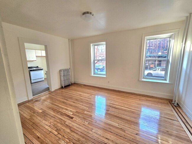 Photo - 40-21 67th St