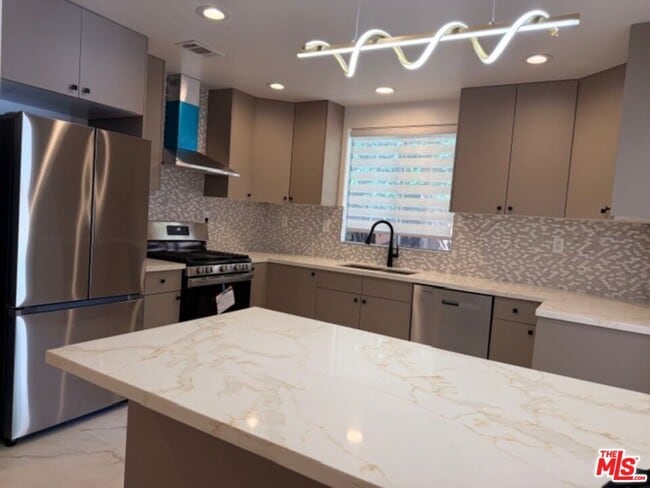 Photo - 14843 Morrison St