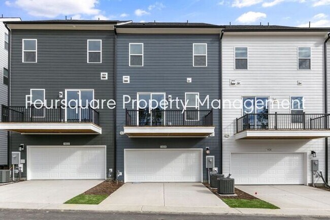 Photo - Town Home! | Entry Level Guest Suite With ...