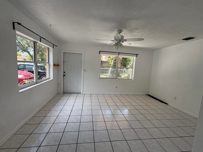 Photo - 231 SW 8th St Unit 1