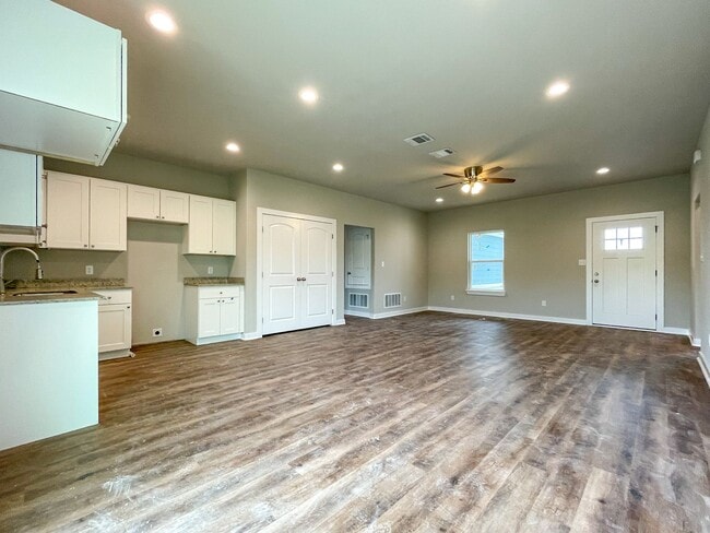 Photo - 3620 Skylane Ave
