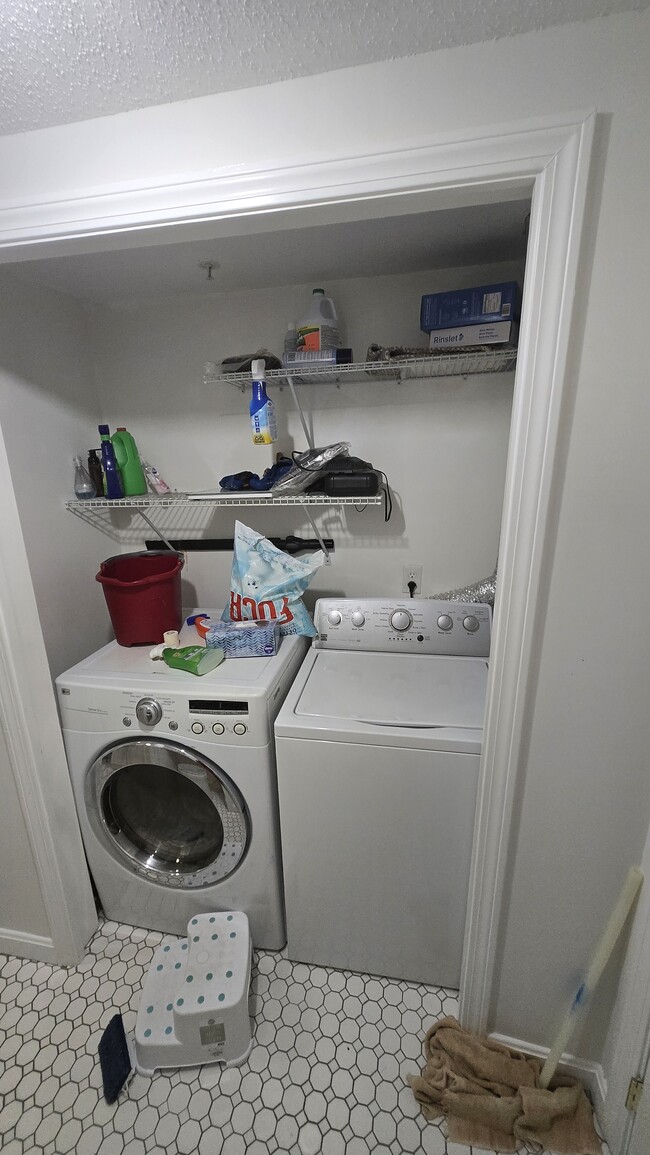 Building Photo - 31 Devereux St Unit 203