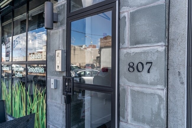 Photo - 807 N 2nd St