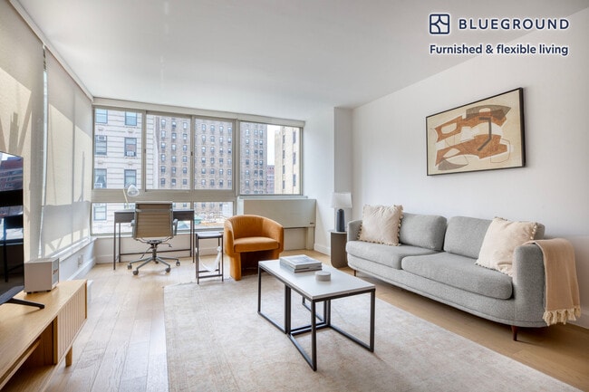 Building Photo - 130 W 15th St Rental