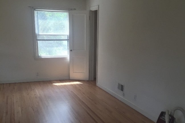 Large closets - 6220 W 34th St Unit 3