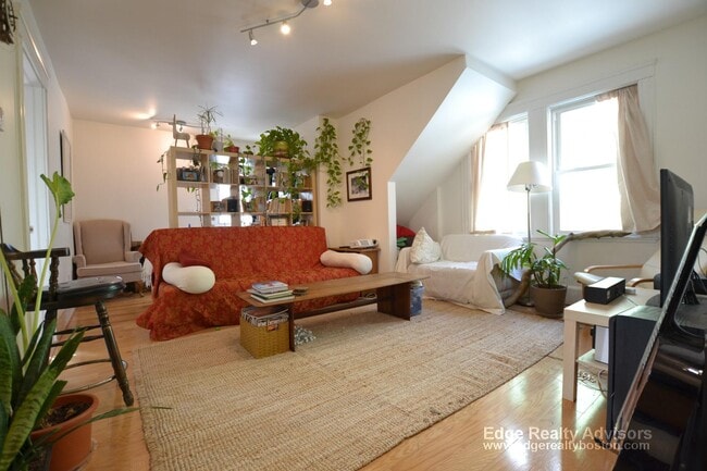 Photo - 103 Kenrick St Unidad 1