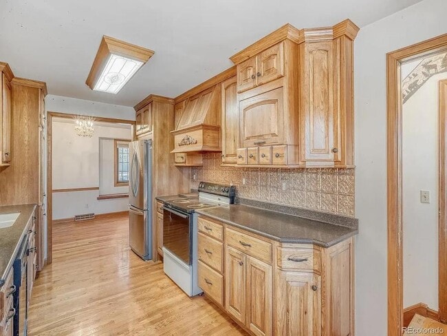 Photo - 1900 Zang St