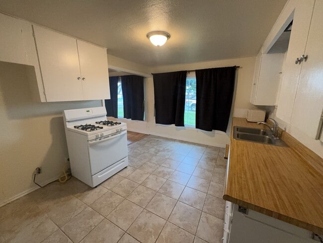 Photo - Pet-friendly 3 Bedroom 1 Bath Home close t...