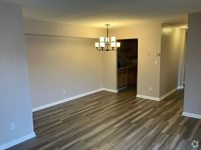 Building Photo - Beautifully Renovated * Near Edmondson Vil... Rental