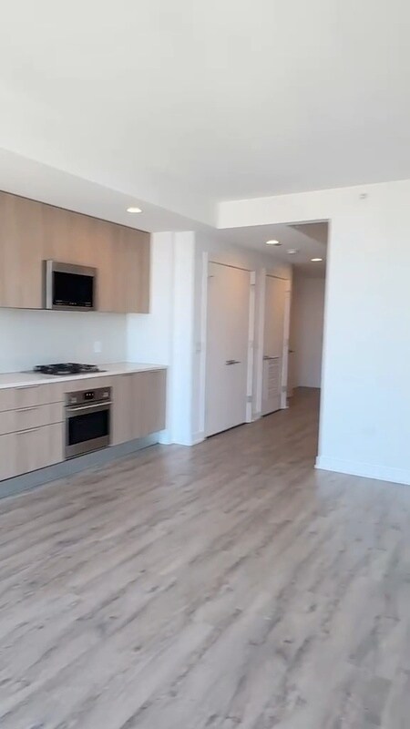 Photo - 220 W Hill St