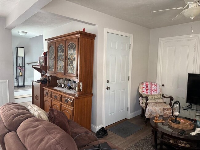 Building Photo - 251 High St Unit 4