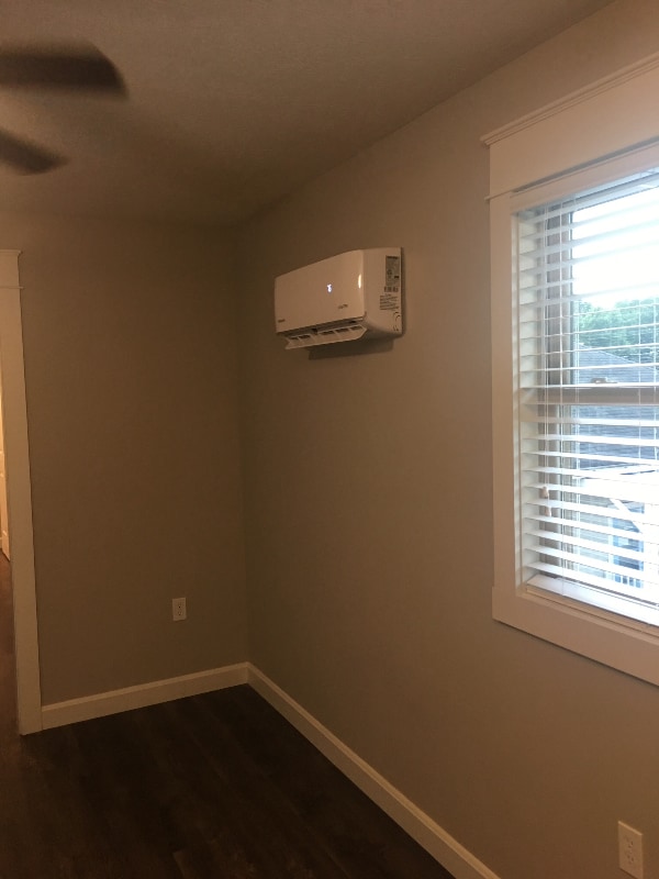 Photo - 320 E Main St