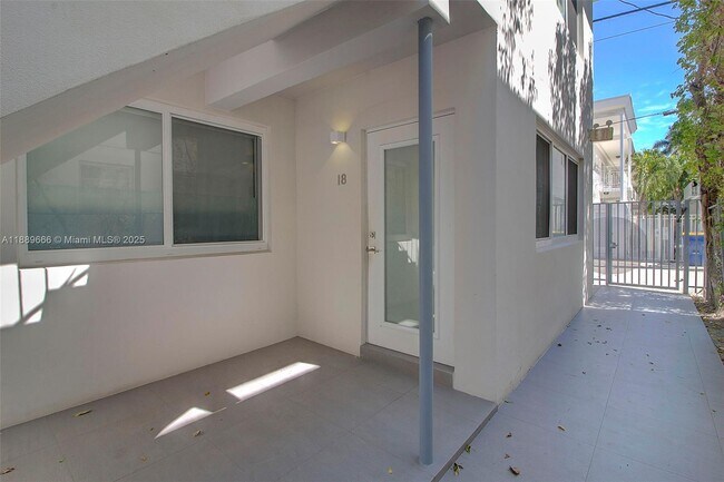 Photo - 1035 Euclid Ave Unidad 18