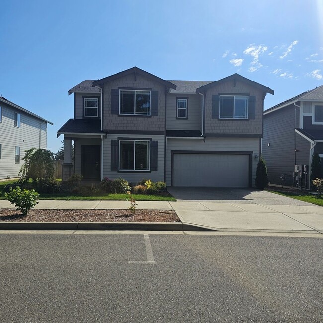 Beautiful 4-Bedroom Home with Spacious Lof... - Beautiful 4-Bedroom Home with Spacious Lof...