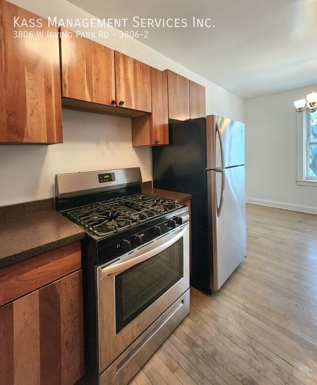 Building Photo - 3806 W Irving Park Rd Unit 3806-2