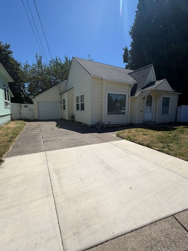 Photo - 330 E Grant St