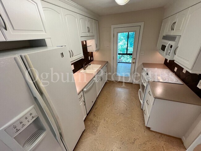 Photo - 343 Hanover Arms Ct