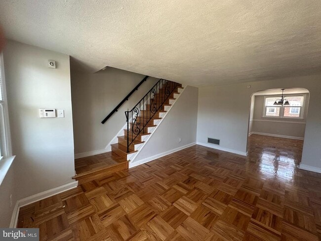 Photo - 2204 Lynn Blvd