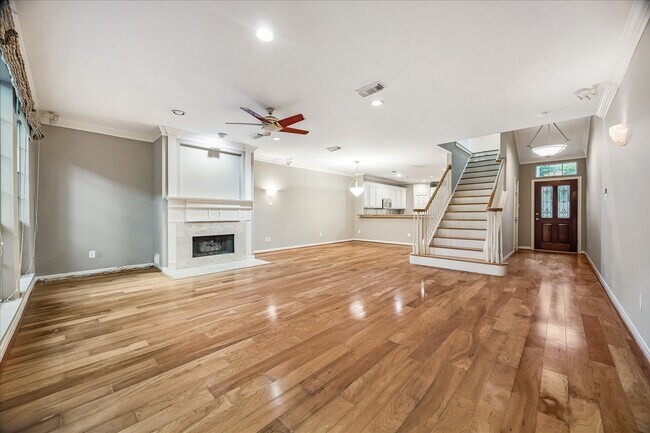 Photo - 4443 Castle Ct Pl
