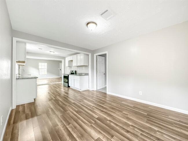 Photo - 306 Armstrong St