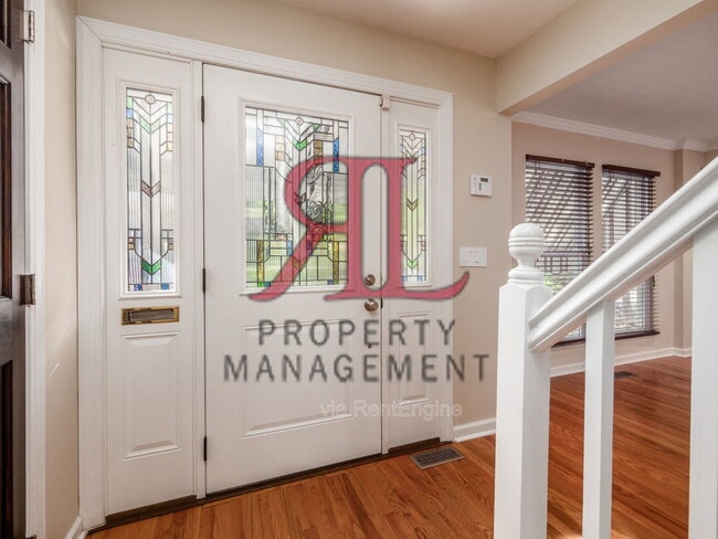 Photo - 362 W 4th Ave