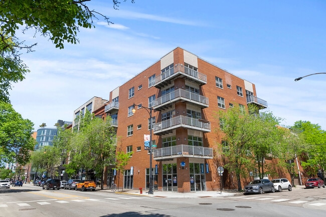 Building Photo - 6 N May St
