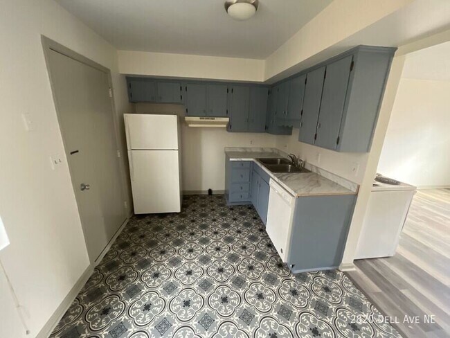 Photo - 2820 Dell Ave NE