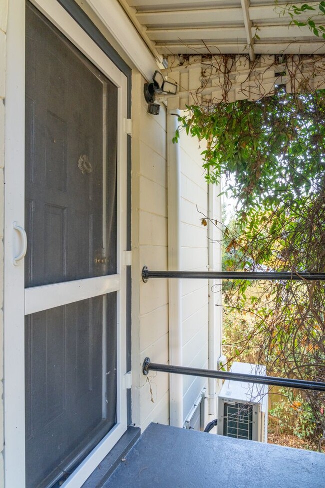 Photo - Quaint One Bedroom, Walking Distance To Pa...