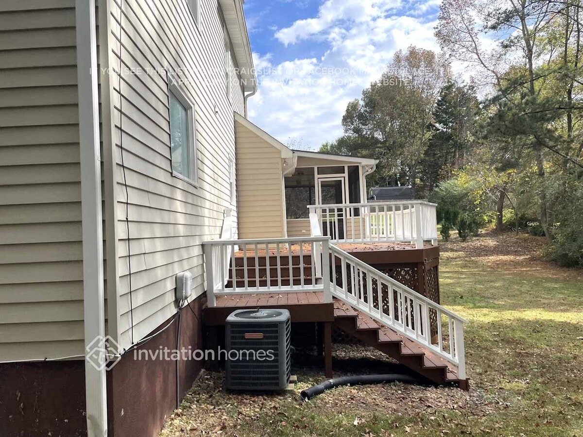 Photo - 3000 Meadow Ct