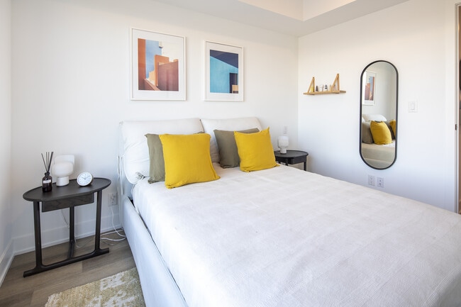 Photo - 484 Spadina Ave.