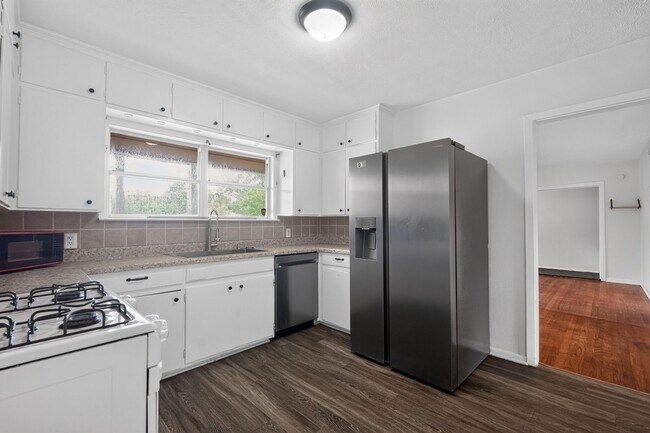 Photo - 725 Mary Lake Dr