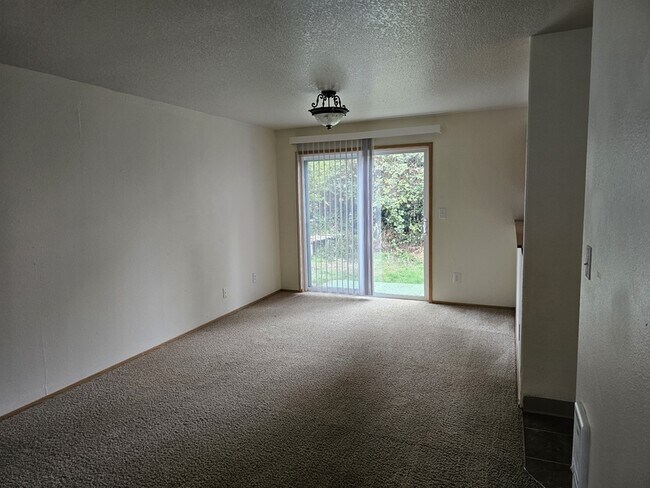 Photo - 6101 NE 44th Cir