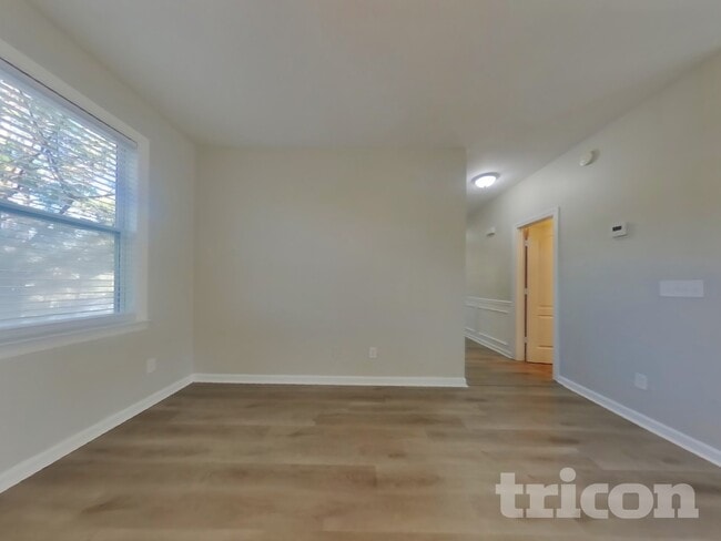 Photo - 5275 Argyll Ln